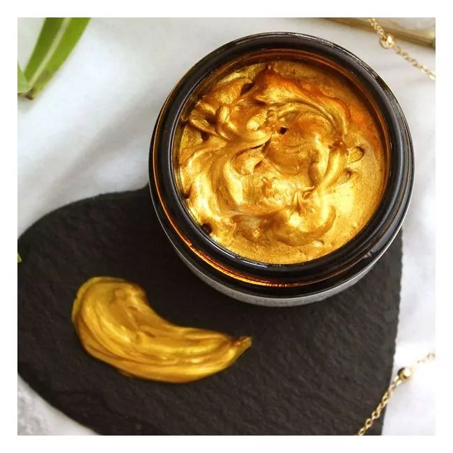 Evolve's Bio-Retinol Gold Mask Texture