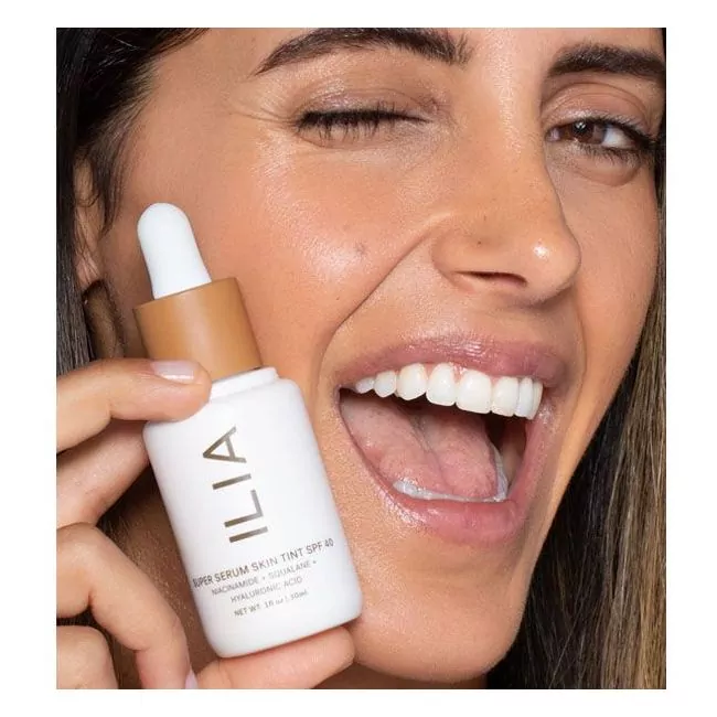 Fond De Teint Naturel Super Serum Skin Tint SPF30 ILIA | Acheter