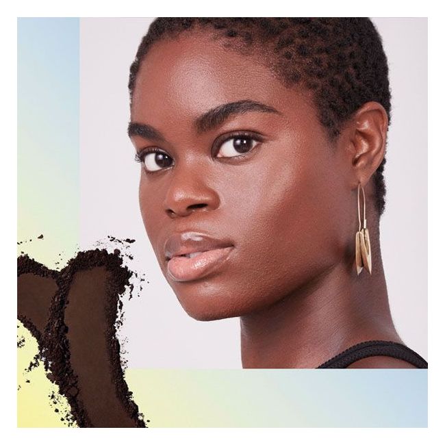 Kosas' Cloud Set Finishing Powder Dreamy Model