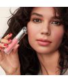 Rouge a lèvre bio liquide matte Kjaer Weis Blossoming mannequin