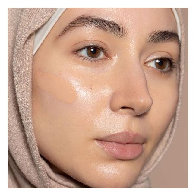 Fond de teint Super Serum Skin Tint SPF30 Ilia Kai ST6.5 model texture