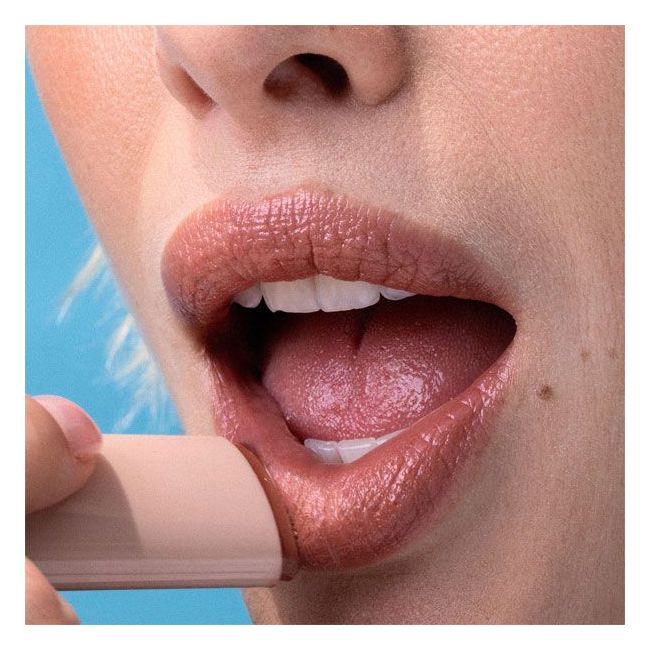 Kosasport's tinted lip balm Lipfuel Flow model