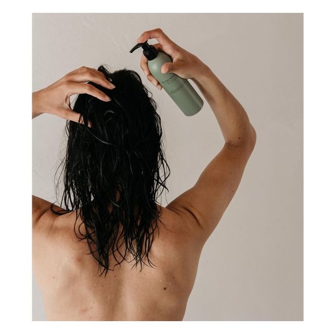 On The Wild Side's Vegan shampoo Application
