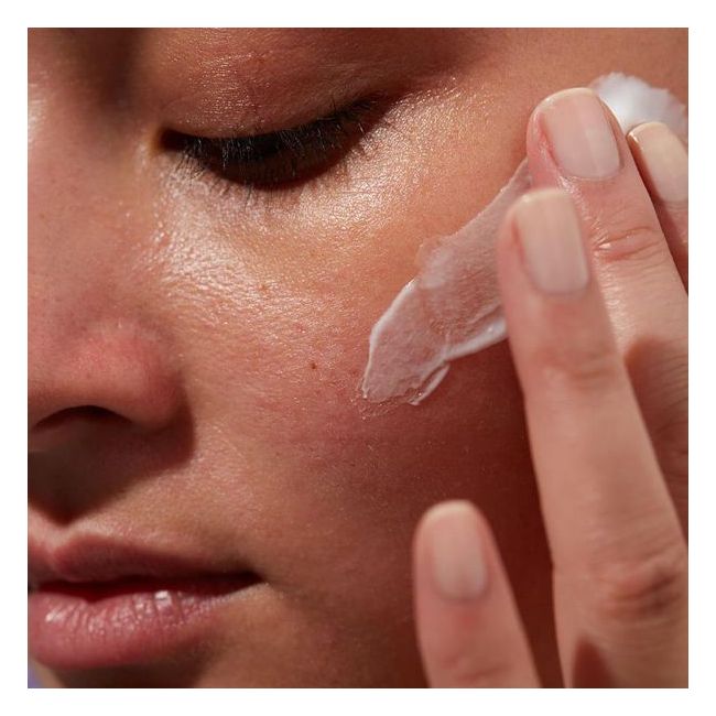 Nini Organics' Oatopia Face cleansing cream Application