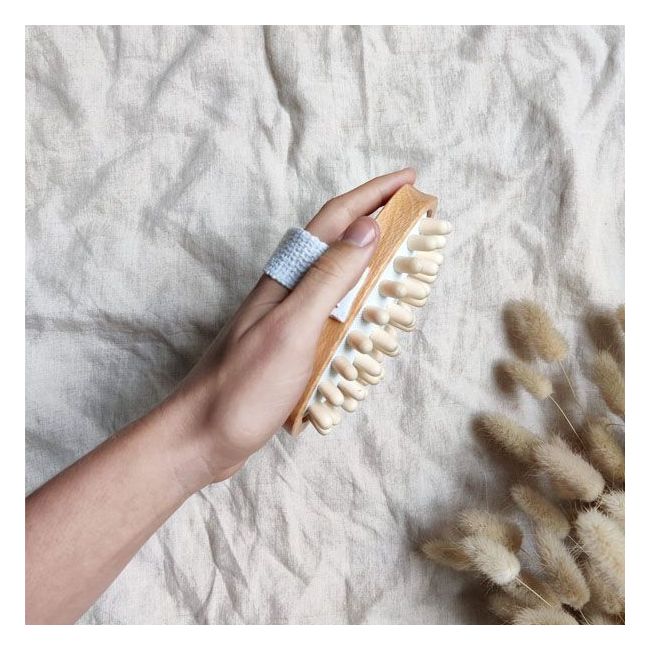 MonCornerB's Anti Cellulite Brush Hand