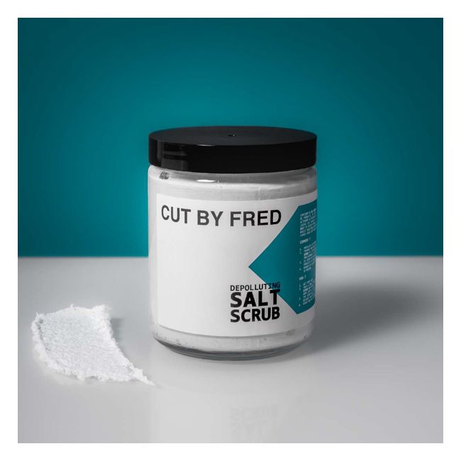 Cut By Fred's Depolluting Salt Scalp scrub Application