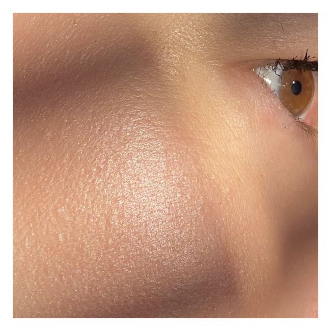 ARHO's Luminescence Highlighting Blush Morning Dew Tanned Skin