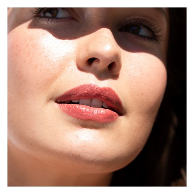 Ere Perez's Charm Coco Lip pencil Application Ere Perez's Charm Coco Lip pencil Application