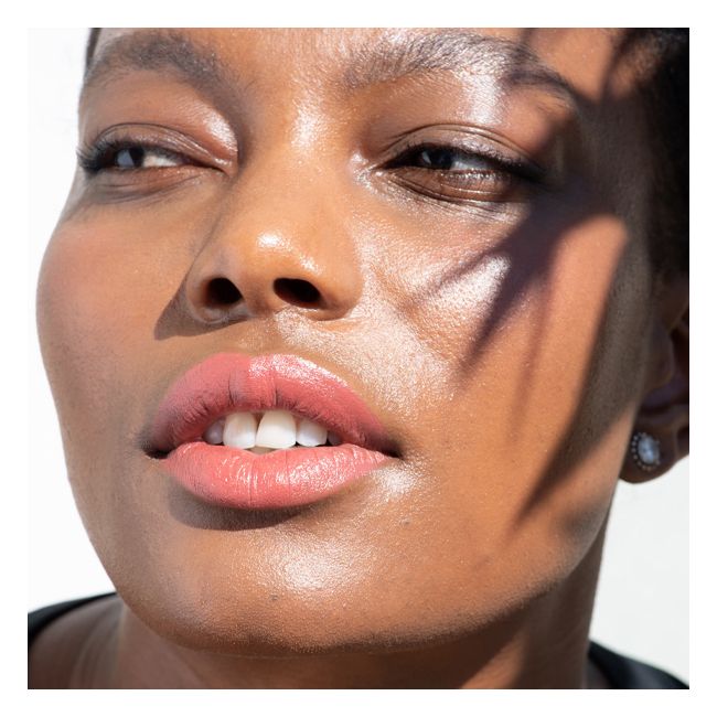 Ere Perez's Charm Coco Lip pencil Model Ere Perez's Charm Coco Lip pencil Model