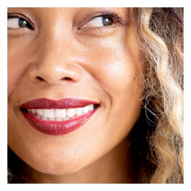 Crayon à lèvres coco Rebel Ere Perez Mannequin