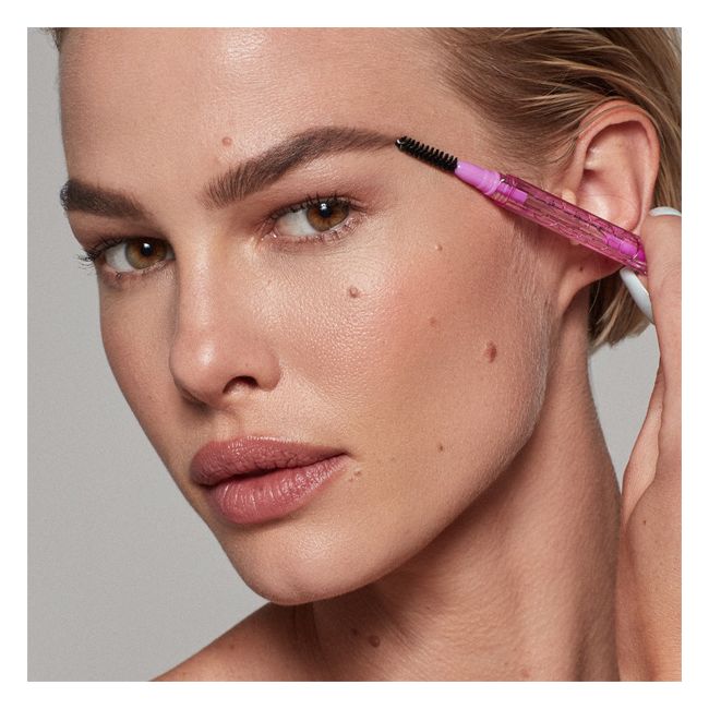 Kosas' Brow Pop Taupe Eyebrow pencil Application