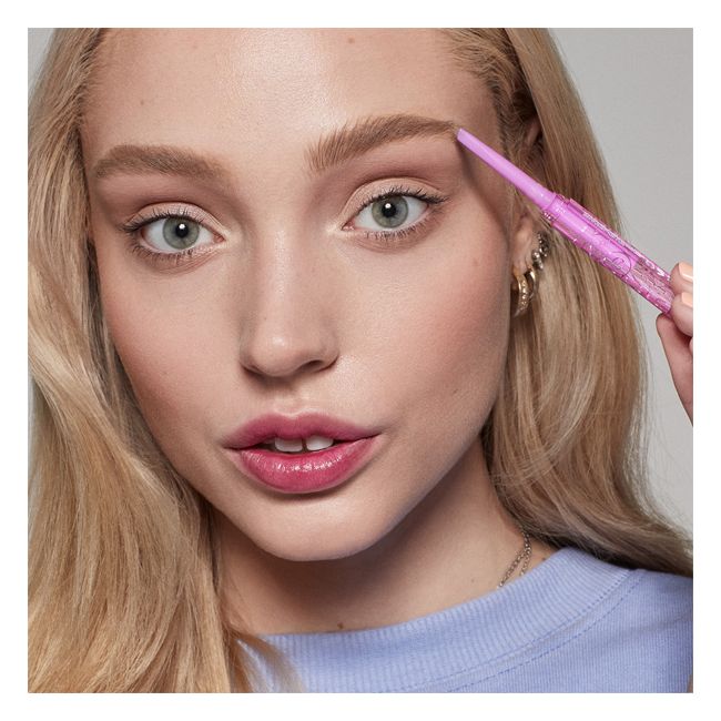 Kosas' Brow Pop Honey Blonde Eyebrow pencil Application
