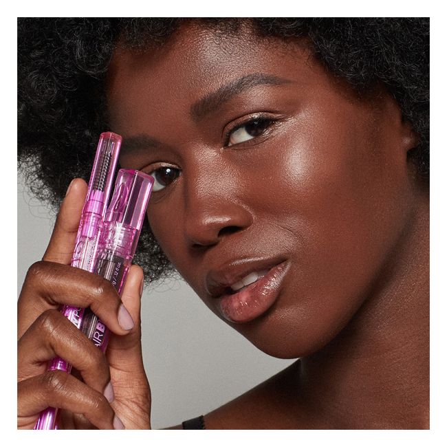 Mascara sourcils gel à sourcil teinté Air Brow Black Kosas Application