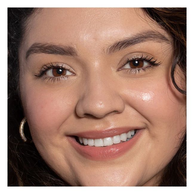 Ilia's Hold Me Balmy Tint tinted lip balm Model