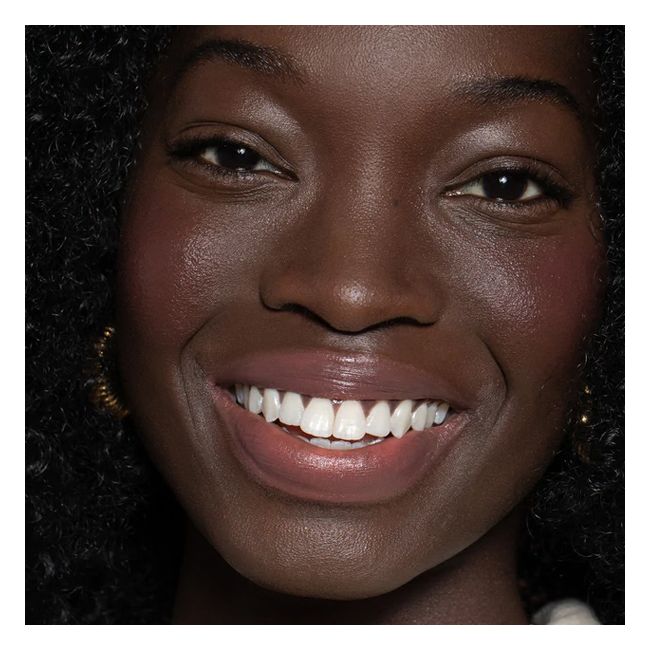 Ilia's Memoir Balmy Tint tinted lip balm Model