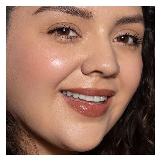 Ilia's Faded Balmy Tint tinted lip balm Model
