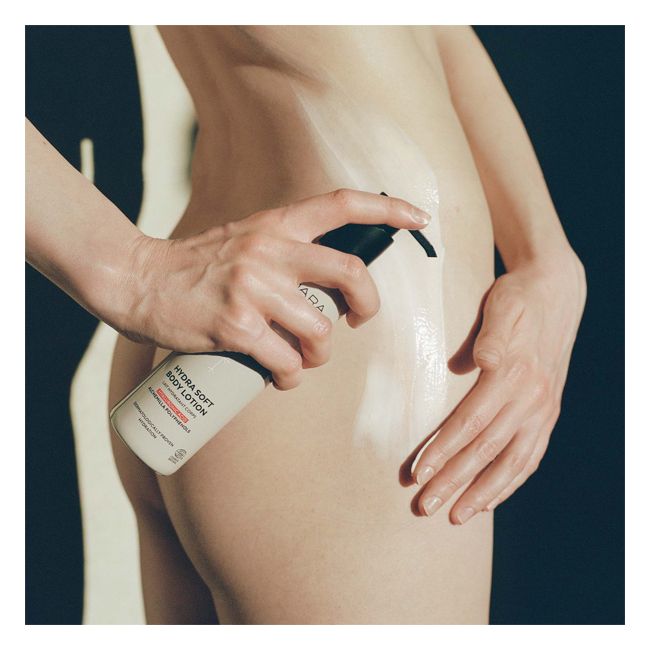 Madara's Hydra Soft body lotion Application