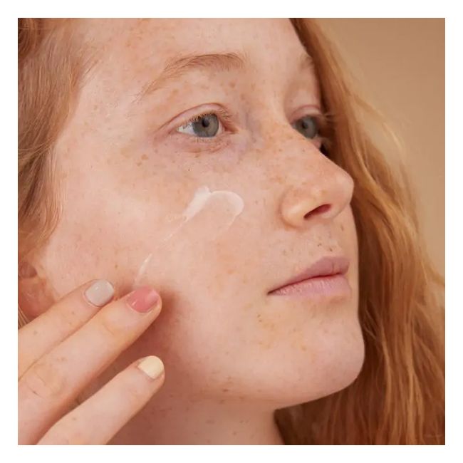 Absolution's Moisturizing face cream Application