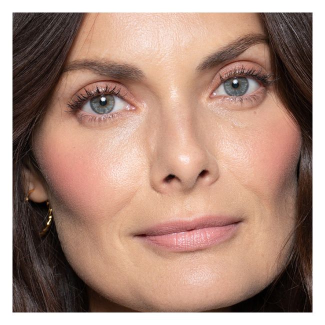 Ilia Beauty's Cheek and lip multi-stick Natural make-up palette Model