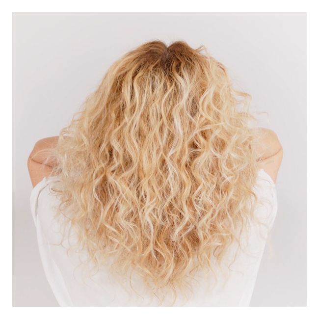 Cut By Fred's Perfect Blonde Conditioner De-yellowing hair care Model