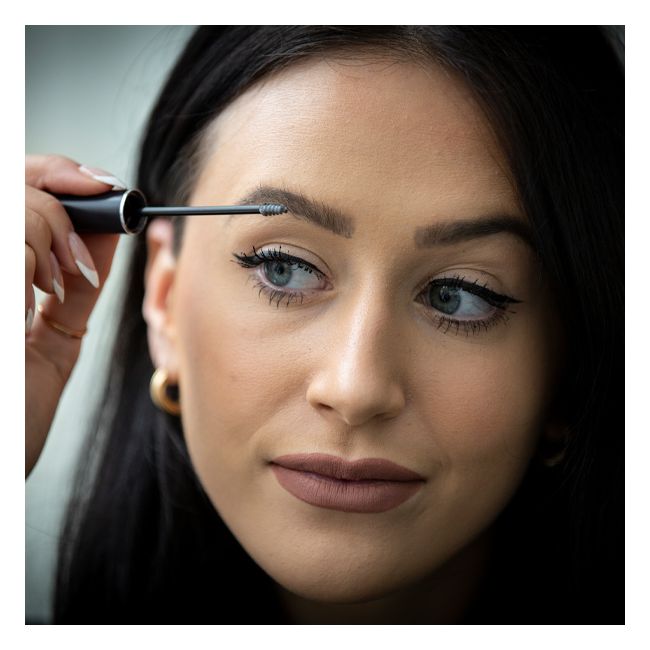 Plume Science's Nourish & Set brow gel Tinted brow mascara Application