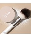 Poudre De Finition Transparente Soft Focus Fade Into You Ilia Beauty Application