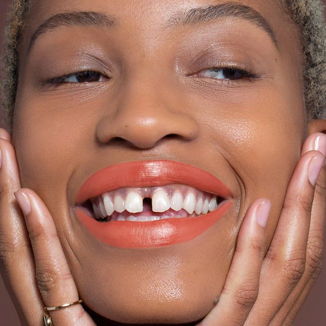 Rouge à lèvres Color Block Ilia Cinnabar lifestyle