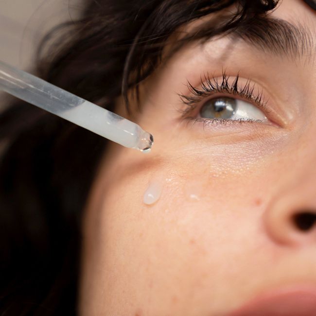 Soin visage naturel Sérum phyto-rétinol au thé blanc Ere Perez Mannequin