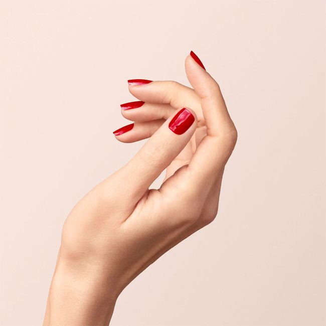 Vernis Manucurist LED Green Flash Red Cherry Lifestyle