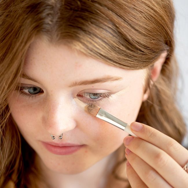 Ere Perez's Uno Lychee Cream Natural concealer Application