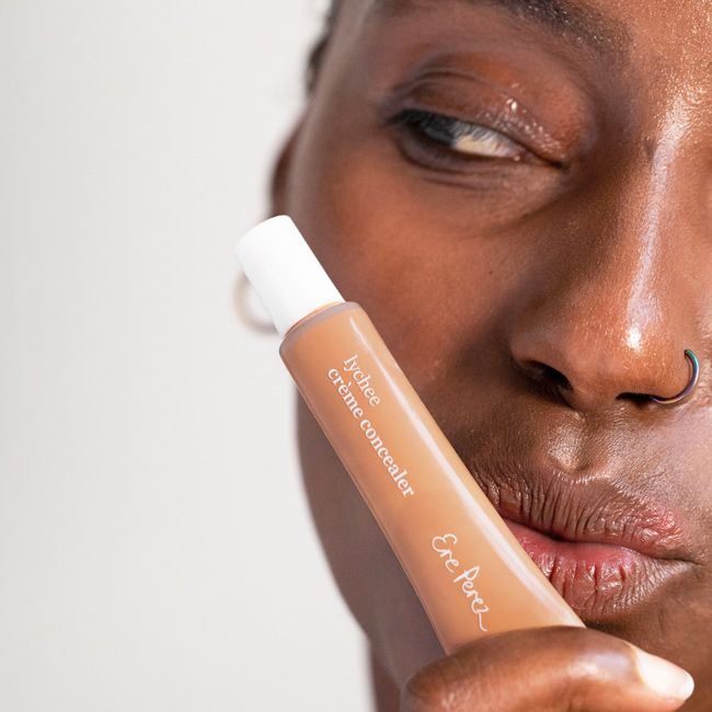 Ere Perez's Seis Lychee Cream Natural concealer Model