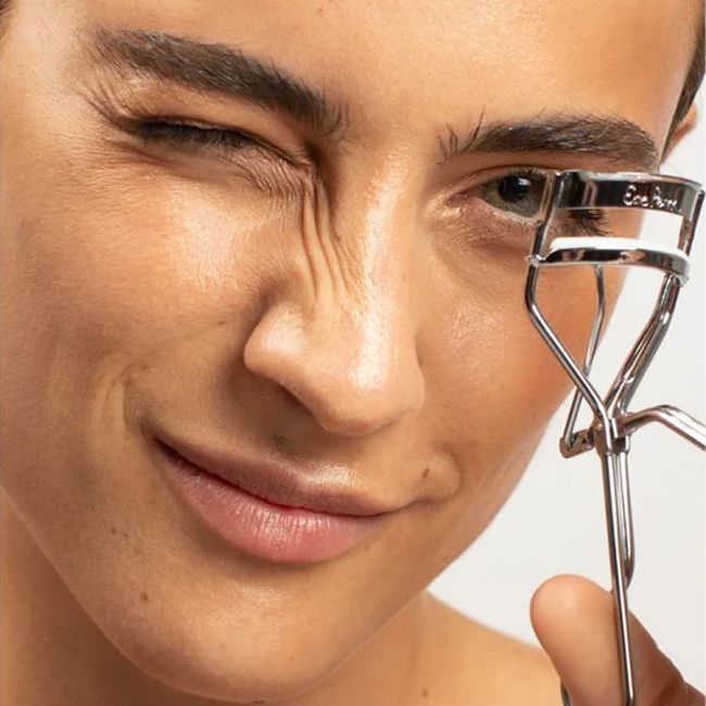 Ere Perez's Spectacular eyelash curler Model