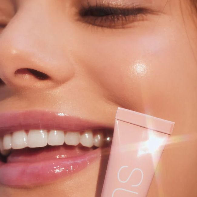 Gloss naturel crème Liplights Bare RMS Beauty mannequin