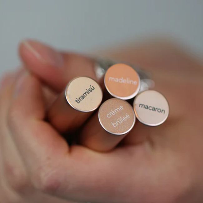 Gressa The Essentalist click stick concealer lifestyle