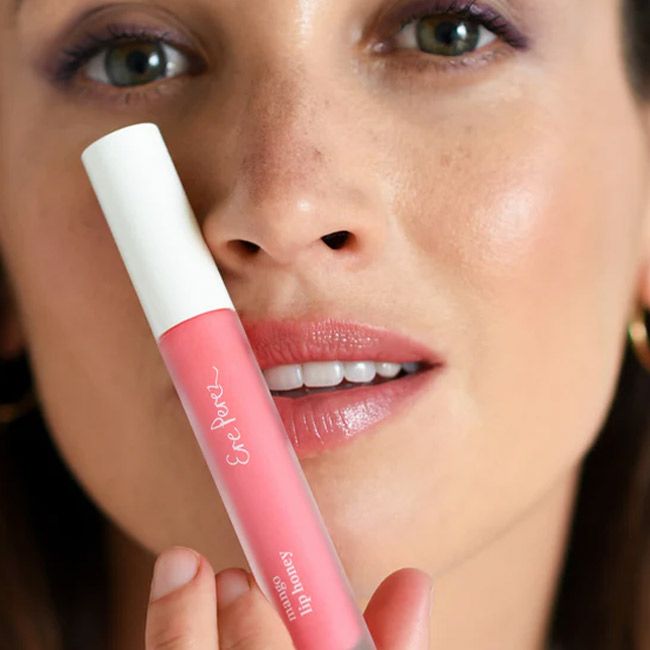 Ere Perez lip gloss Mango Lip Honey Pop model beauty