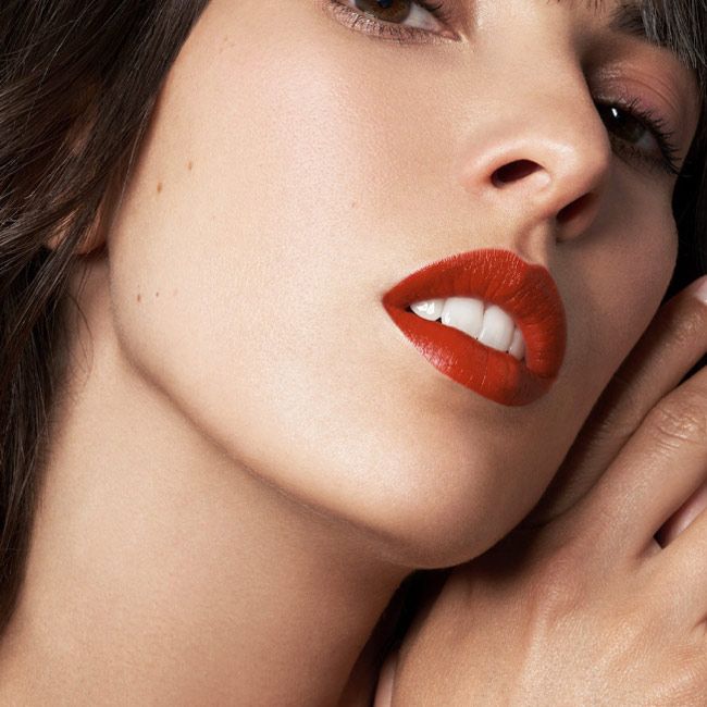 Le Rouge Francais Maunaloa Organic lipstick model