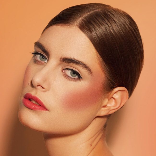 Blush crème bio Cheek & Lips Zénobie Le Rouge Français model