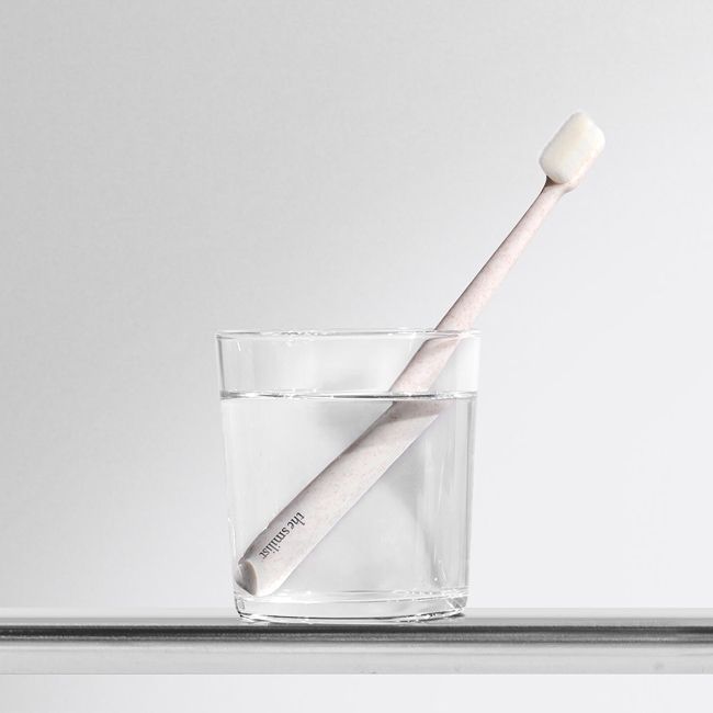Polishing toothbrush pale pink The Smilist lifestyle