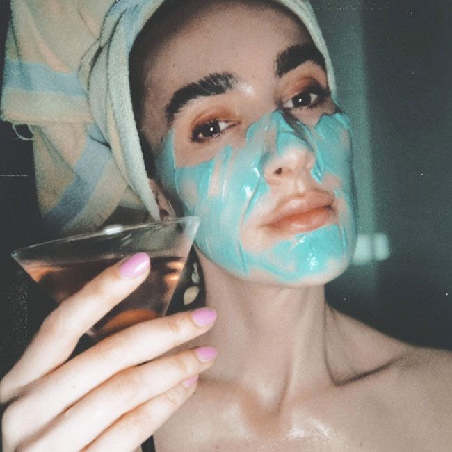 Lilfox's natural face mask Blue Legume model