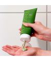 Matcha Scrub stimulating shampoo texture
