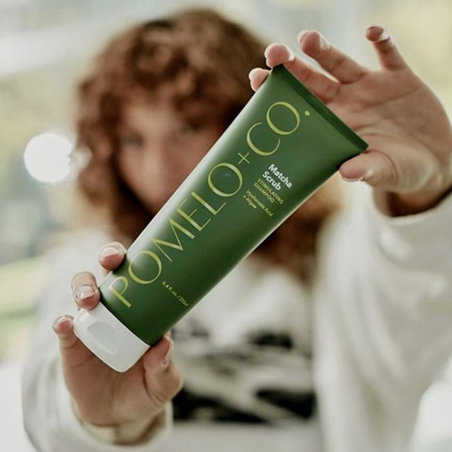 Matcha Scrub stimulating shampoo model