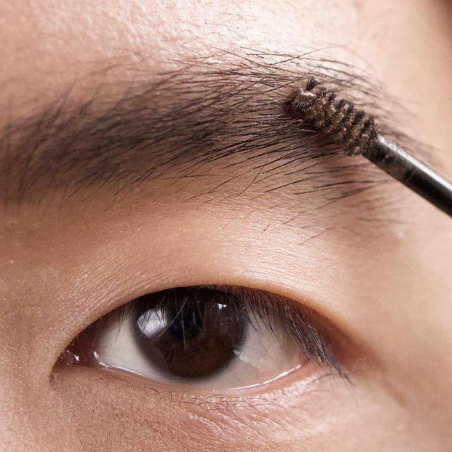 Gel sourcils Berlin Brow mid brown Gitti model