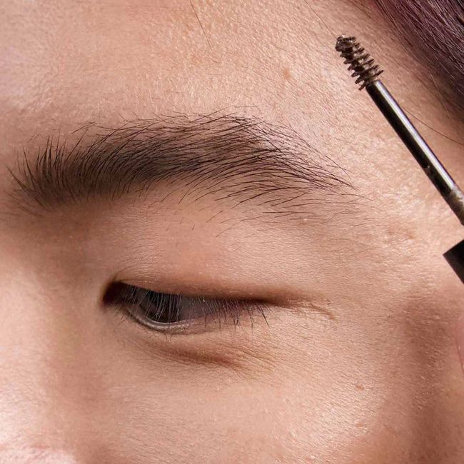 Gel sourcils Berlin Brow mid brown Gitti mannequin