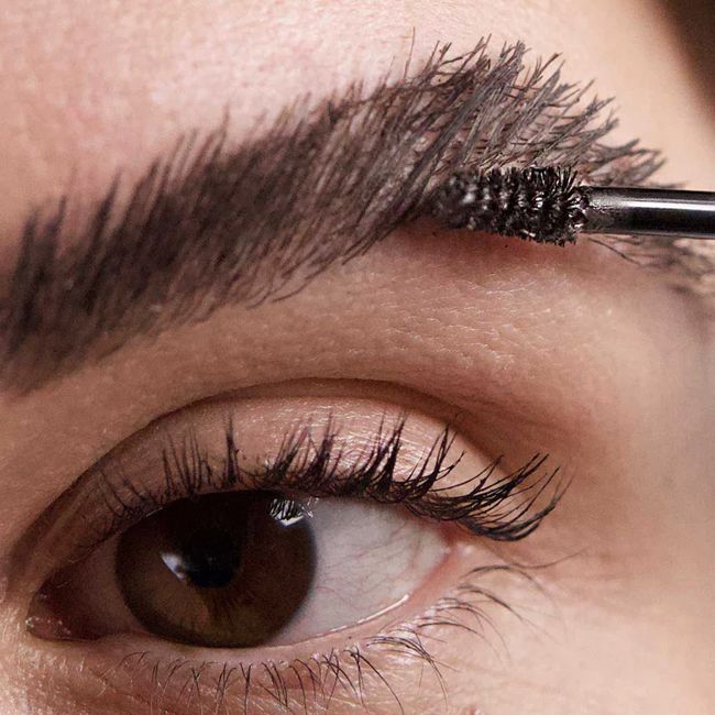 Gitti' dark brown Berlin Brow gel model