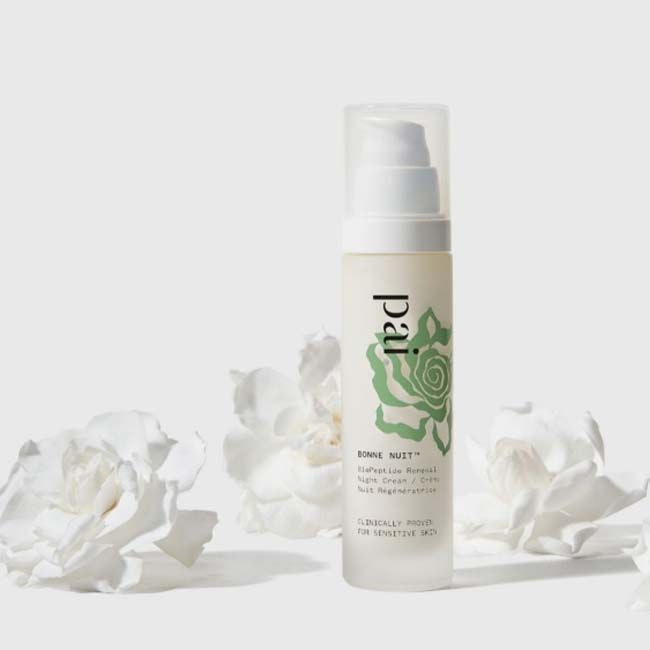 Crème visage anti age régénératrice aux peptides bioactifs Bonne Nuit Pai Skincare lifestyle