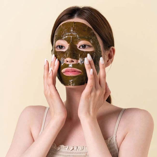 Masque apaisant hydratant aux algues Kelp-Whamisa mannequin