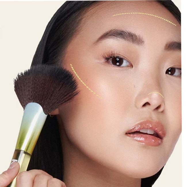 Bronzer cuit The Sun Show Waves Kosas mannequin