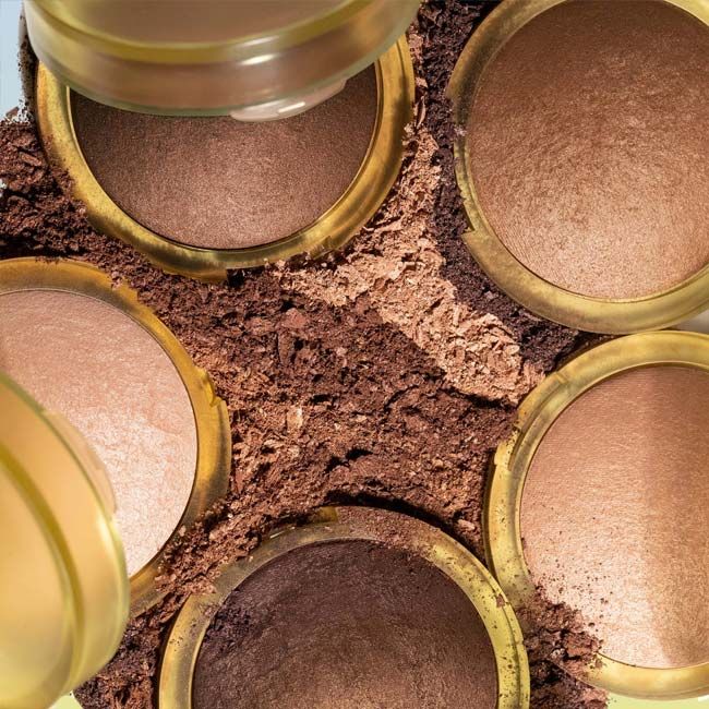 Kosas The Sun Show Peachy baked bronzer texture