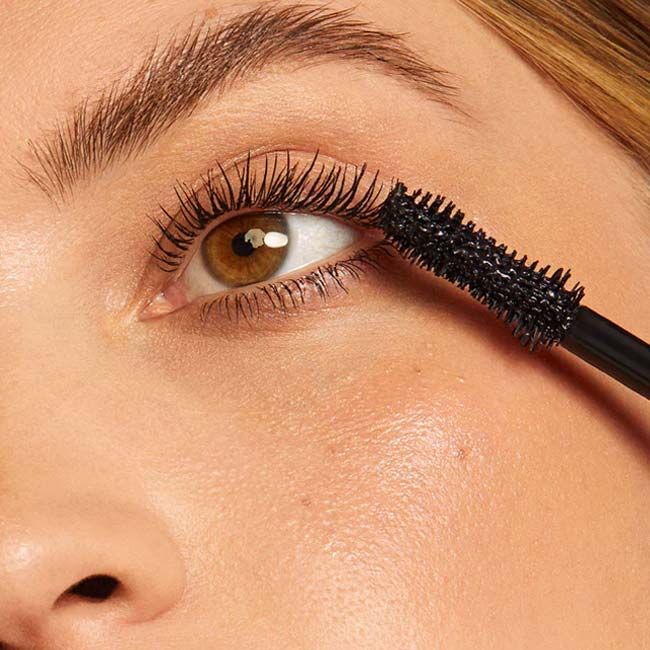 Mascara Ilia Fullest Volumizing Ilia Beauty model