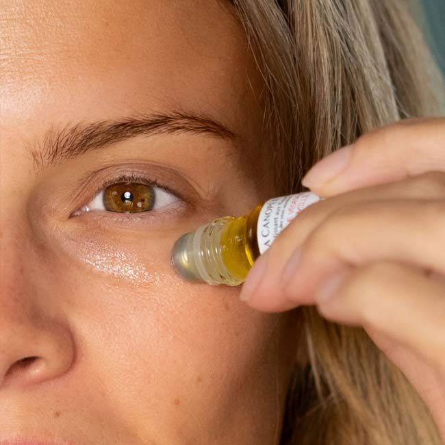 Soin contour des yeux lissant aux fleurs La Canopée model